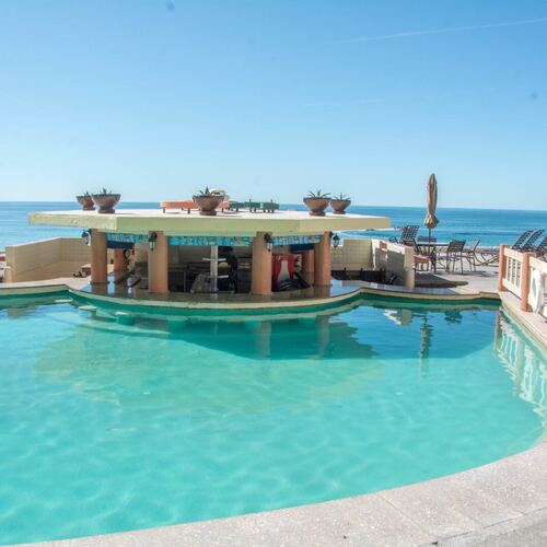 Swim-Up Bar